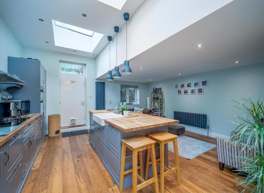 98 Church Road, Holywood, BT18 9BX