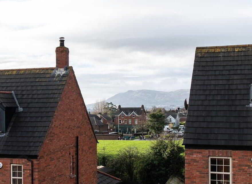 6 The Cairn View, Greenisland, Carrickfergus, BT38 8YQ