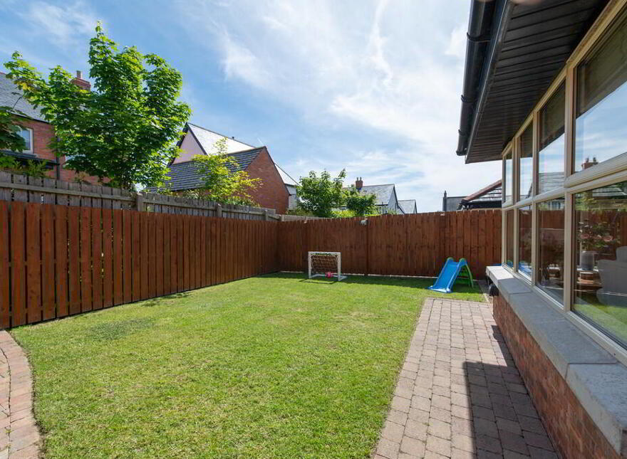 6 The Cairn View, Greenisland, Carrickfergus, BT38 8YQ