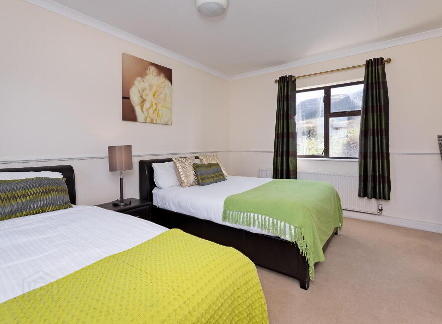 Ocean Wave Lodge, Top Road, Strandhill, Sligo
