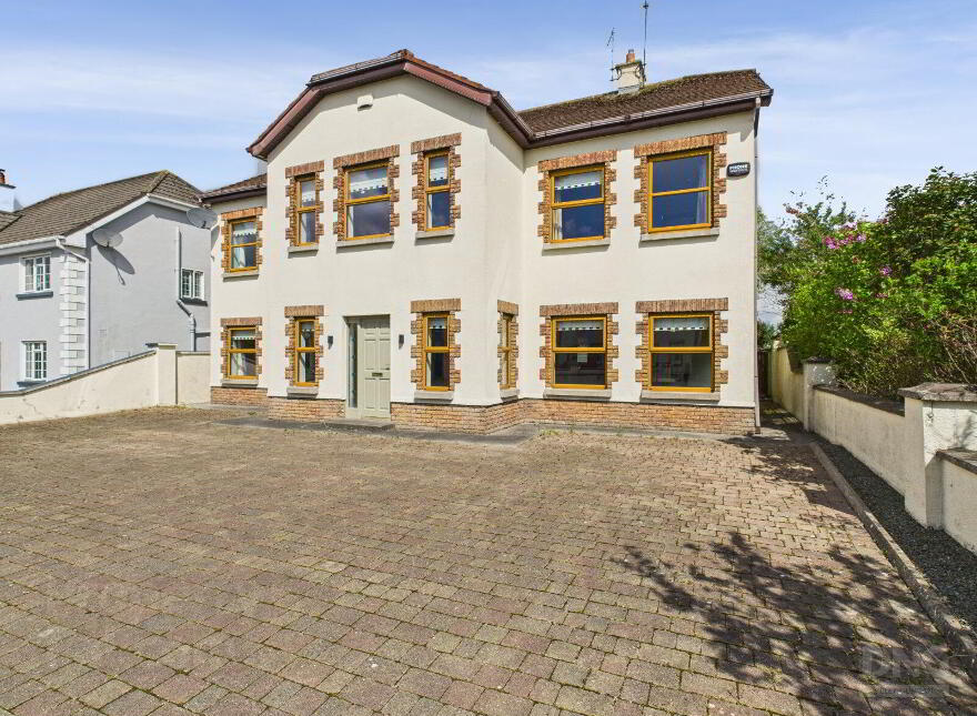 1 Árd Na Gréine, Tullamore, R35 photo