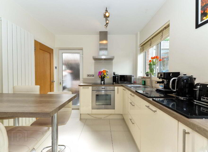17 Ballyregan Drive, Dundonald, Belfast, BT16 1JN