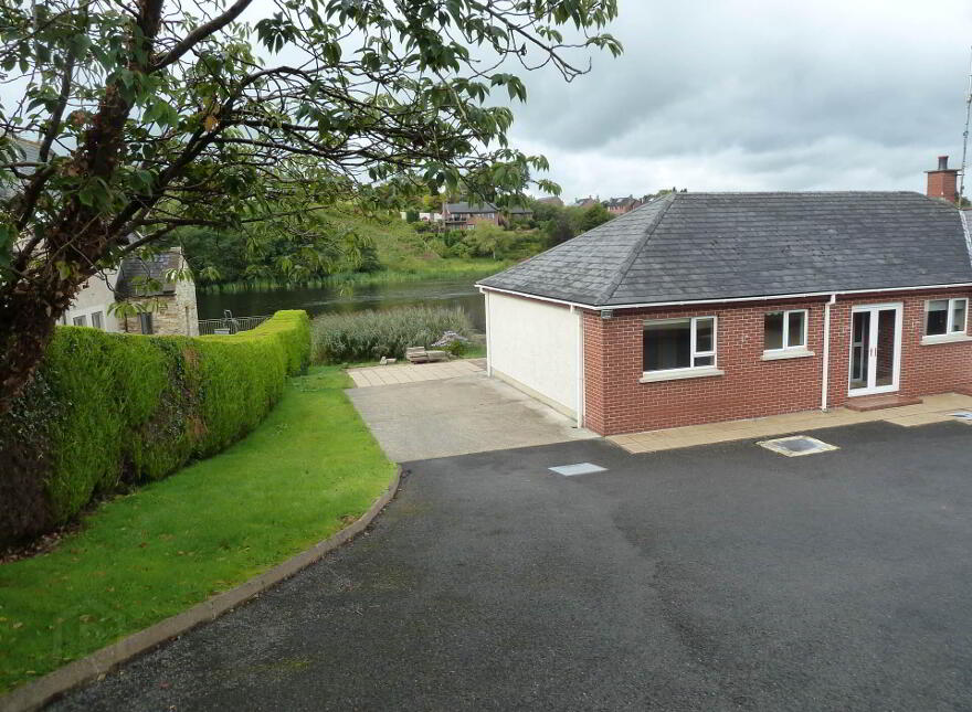 6 Lakeview Park, Enniskillen, BT74 6AR