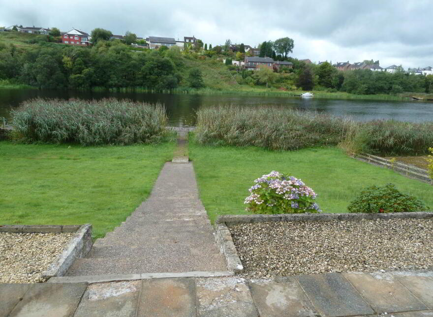 6 Lakeview Park, Enniskillen, BT74 6AR