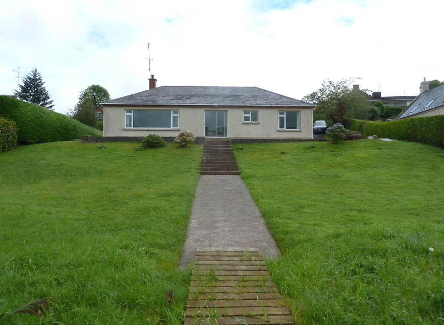 6 Lakeview Park, Enniskillen, BT74 6AR