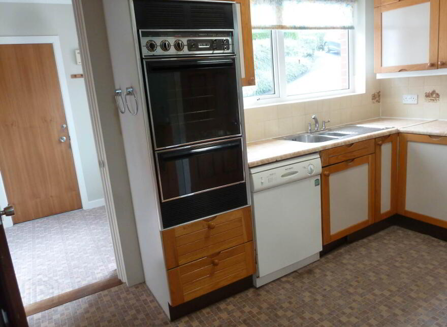 6 Lakeview Park, Enniskillen, BT74 6AR