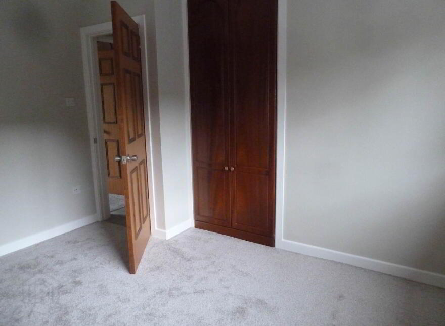 6 Lakeview Park, Enniskillen, BT74 6AR