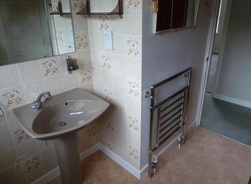 6 Lakeview Park, Enniskillen, BT74 6AR