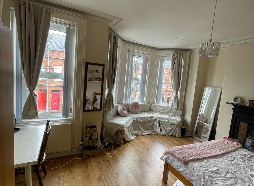 3 Wellington Park Avenue, Belfast, BT9 6DT