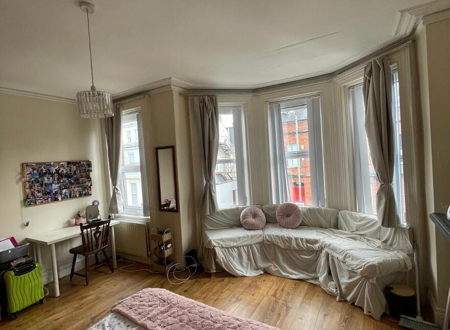 3 Wellington Park Avenue, Belfast, BT9 6DT