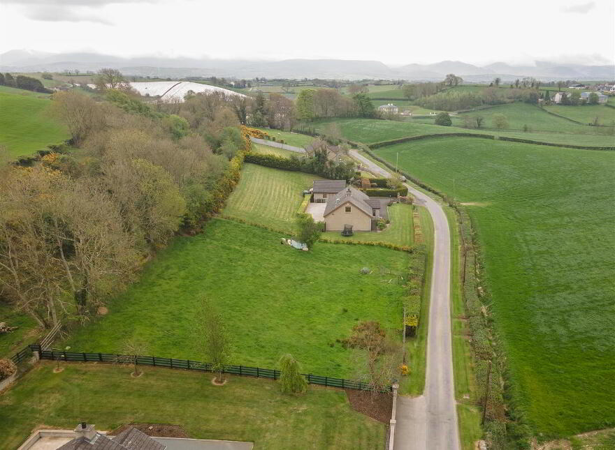 Between 7 & 9, Seafin Road, Ballyroney, Banbridge, BT32 5EP