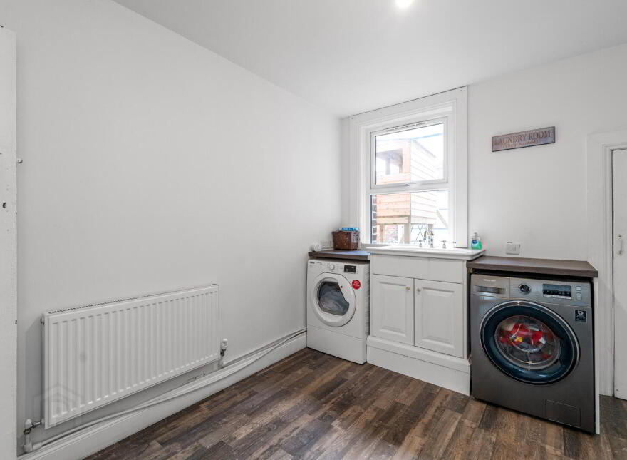 256 Ravenhill Road, Belfast, BT6 8GJ