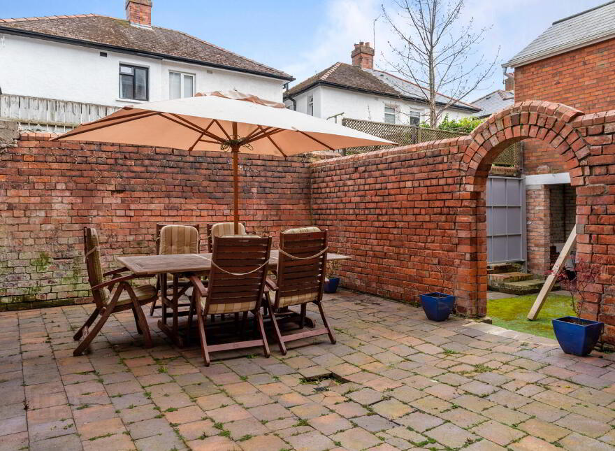 256 Ravenhill Road, Belfast, BT6 8GJ