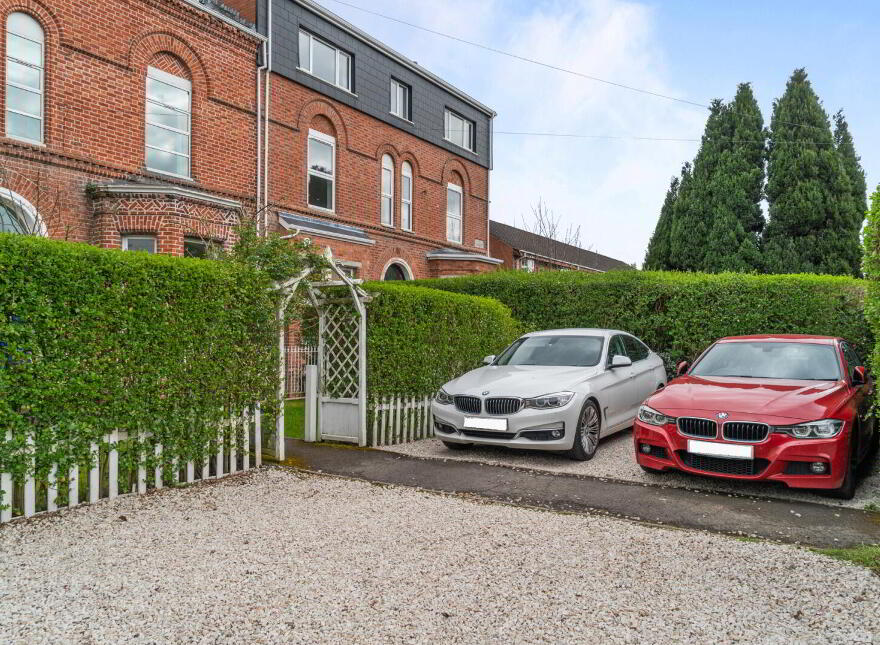 256 Ravenhill Road, Belfast, BT6 8GJ