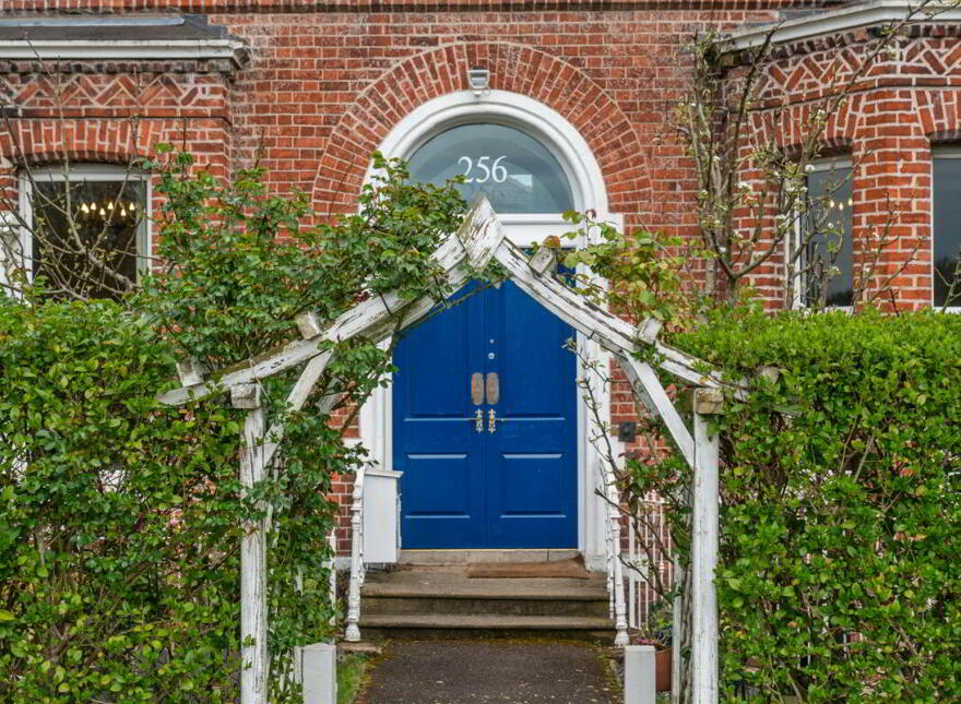 256 Ravenhill Road, Belfast, BT6 8GJ