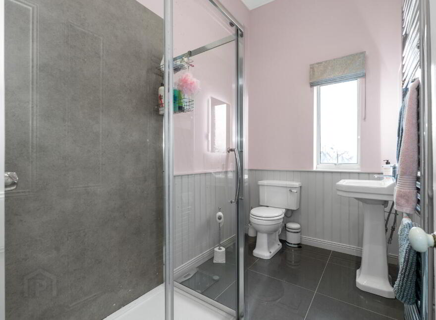 256 Ravenhill Road, Belfast, BT6 8GJ