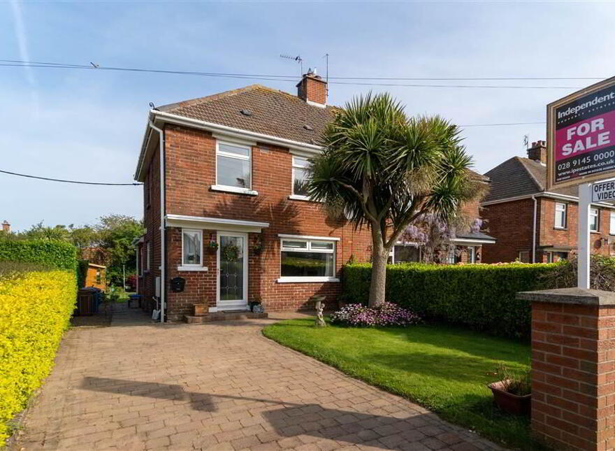 8 Churchill Park, Bangor, BT20 5RL photo