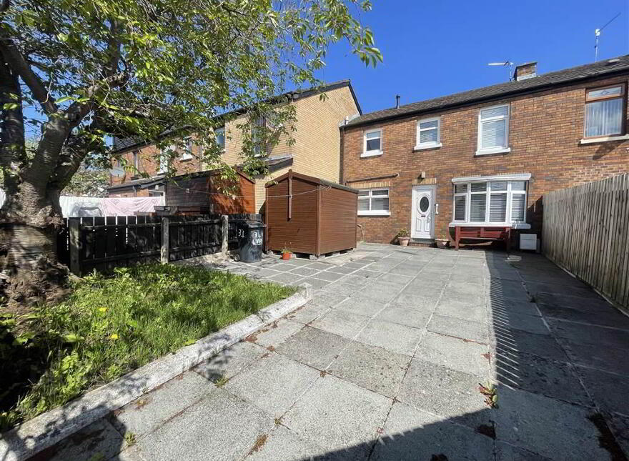 34 Lisvarna Place, Belfast, BT12 4PW photo