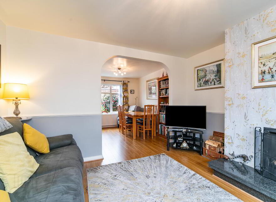 8 Thornhill Mews, Belfast, BT5 7AF
