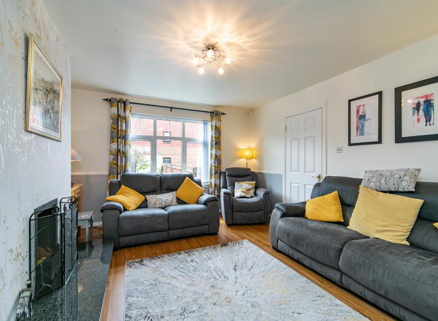 8 Thornhill Mews, Belfast, BT5 7AF