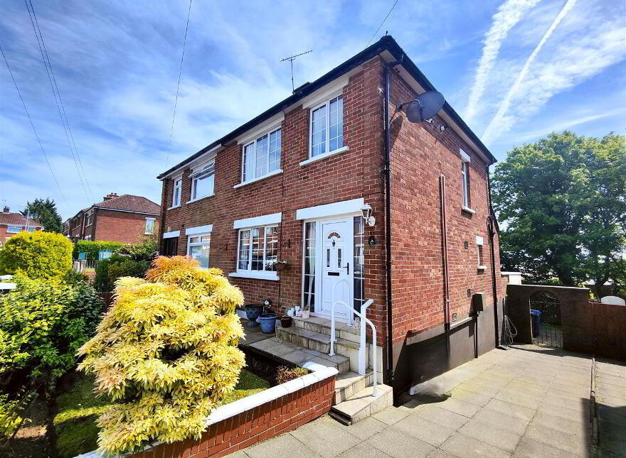 15 Springvale Gardens, Belfast, BT14 8BZ photo