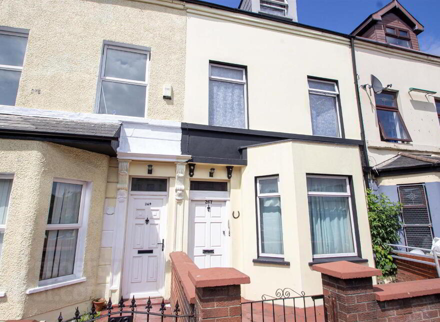 2 Self Contained Apts And Double Bedroom, 267&267a Falls Road, Belfast, BT12 6FD photo