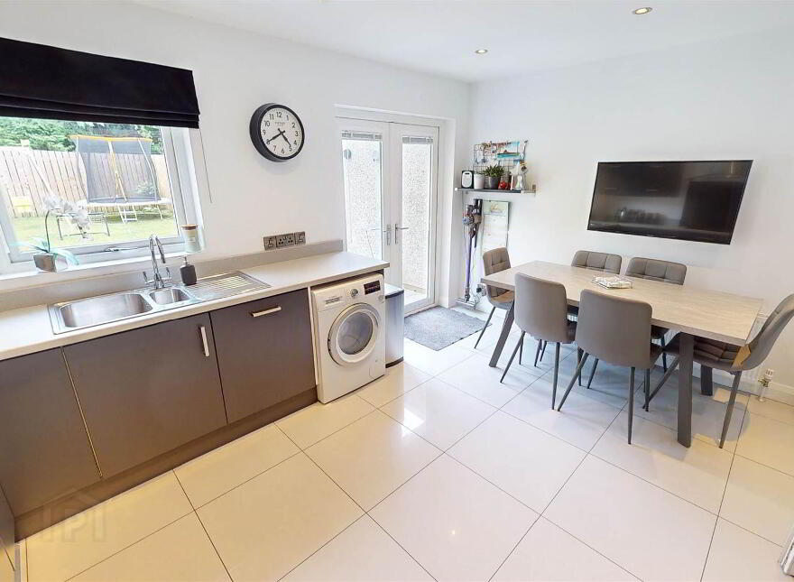4 Landor Park, Lisburn, BT27 5HF