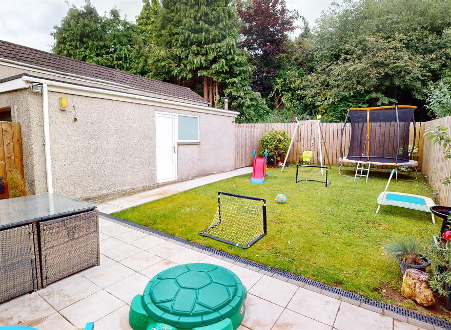 4 Landor Park, Lisburn, BT27 5HF