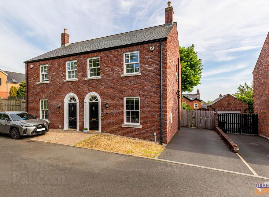 8 Leathems Way, Lisburn, BT28 3AY photo