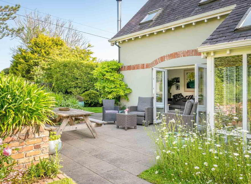 10 Stockbridge Road, Donaghadee, BT21 0PN