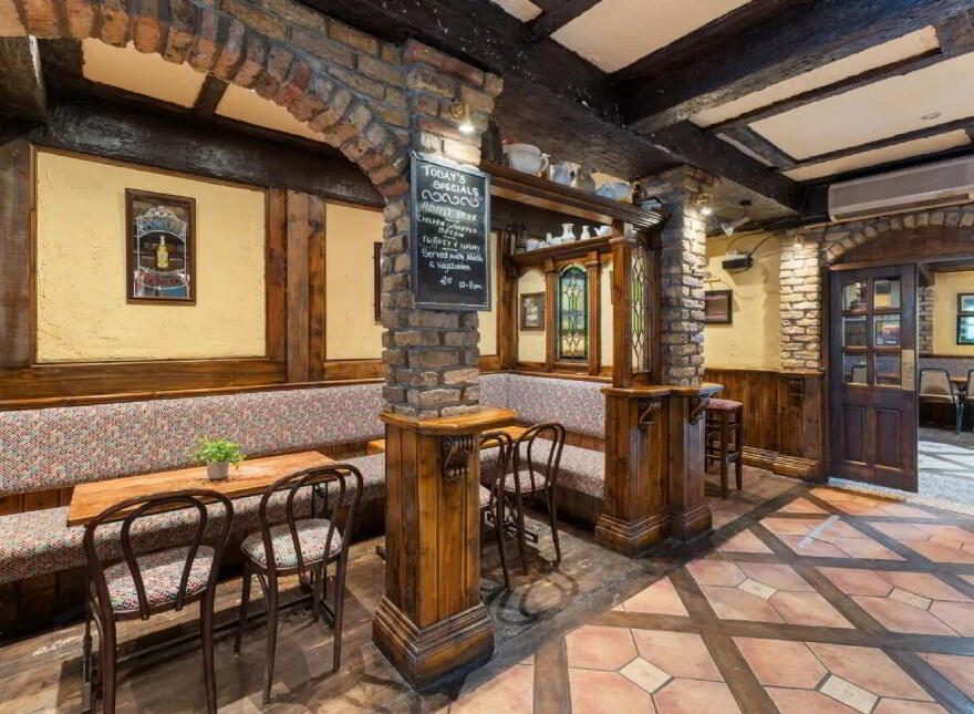 The Western Hotel, Dalton Street, Claremorris, F12C579