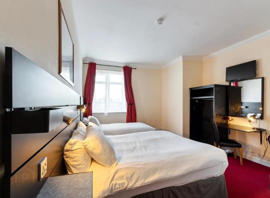 The Western Hotel, Dalton Street, Claremorris, F12C579