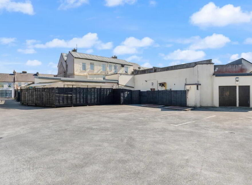 The Western Hotel, Dalton Street, Claremorris, F12C579