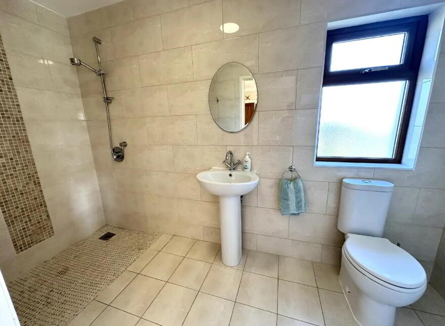 Glynsk House, Ballymoneen, Enniscrone, F26NX27