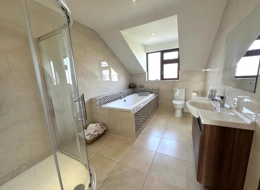 Glynsk House, Ballymoneen, Enniscrone, F26NX27