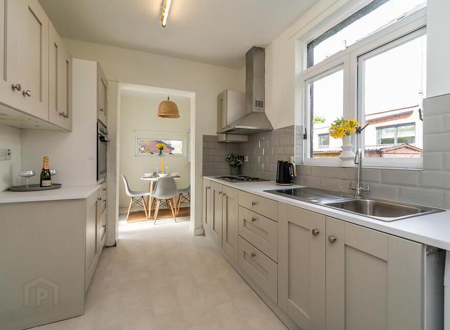 4 Balmoral Gardens, Malone, Belfast, BT9 6PB