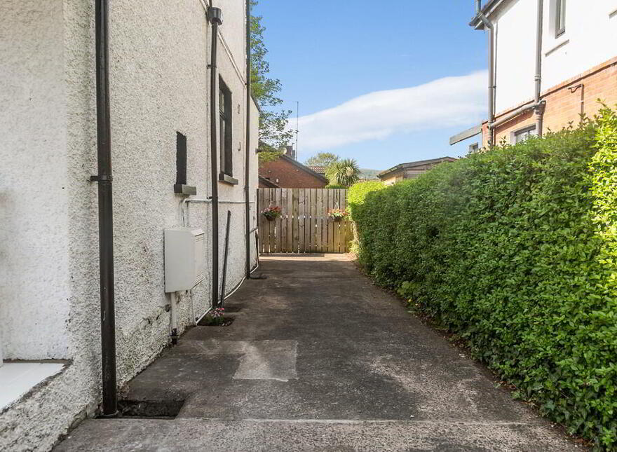 4 Balmoral Gardens, Malone, Belfast, BT9 6PB