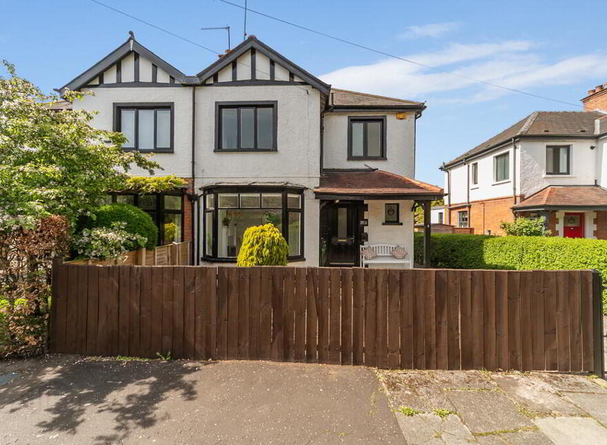 4 Balmoral Gardens, Malone, Belfast, BT9 6PB