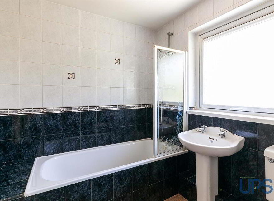 12 Ardcaoin Green, Dunmurry, Belfast, BT17 0UR