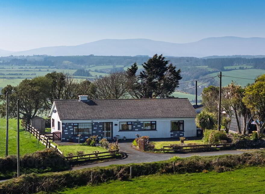 Rowica, Ballinasisla, Bonmahon, X42WV65 photo