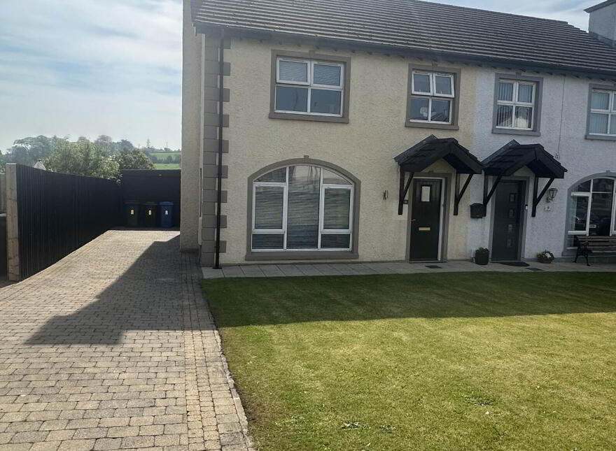 8 Loranville, Larne, BT40 2AY photo