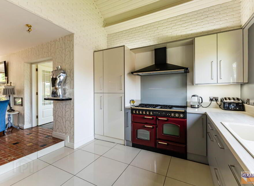 44 Holborn Hall, Lisburn, BT27 5AU