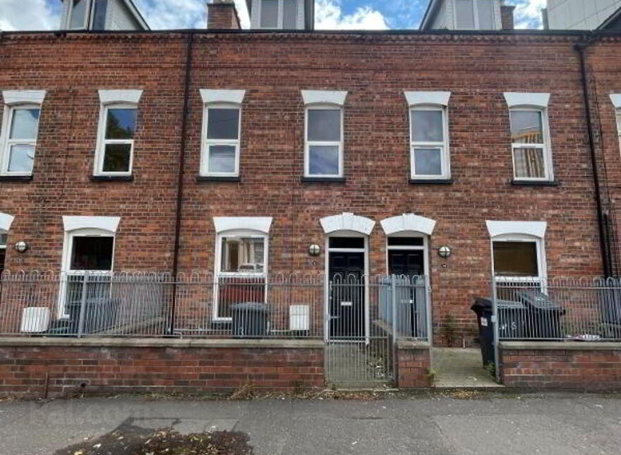 32 Lisburn Road, Belfast, BT9 6AA photo