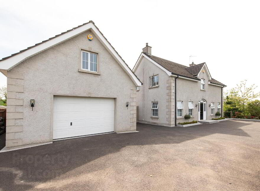 82 Ballynahinch Road, Dromore, BT25 1DX photo