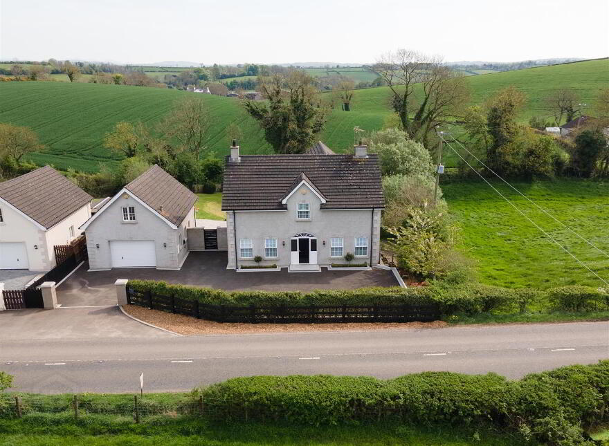 82 Ballynahinch Road, Dromore, BT25 1DX