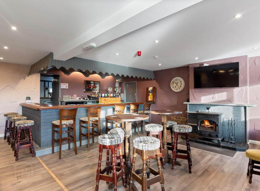 Lough Mask Inn, Treanlaur, Tourmakeady, F12YX36