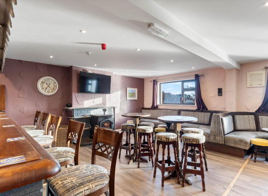 Lough Mask Inn, Treanlaur, Tourmakeady, F12YX36