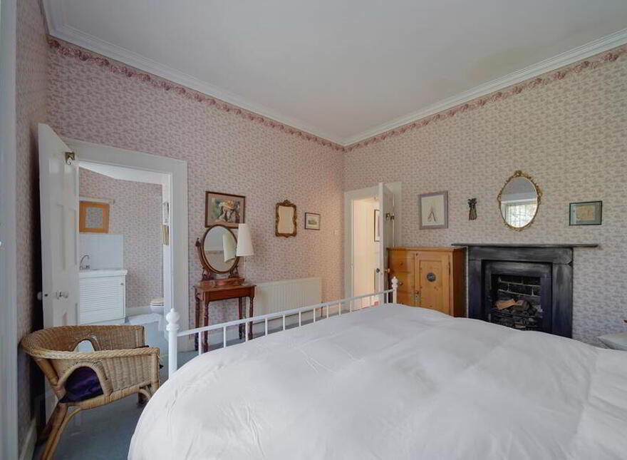 The Old Rectory, Glebe, Killybegs, Donegal, F94N7Y3