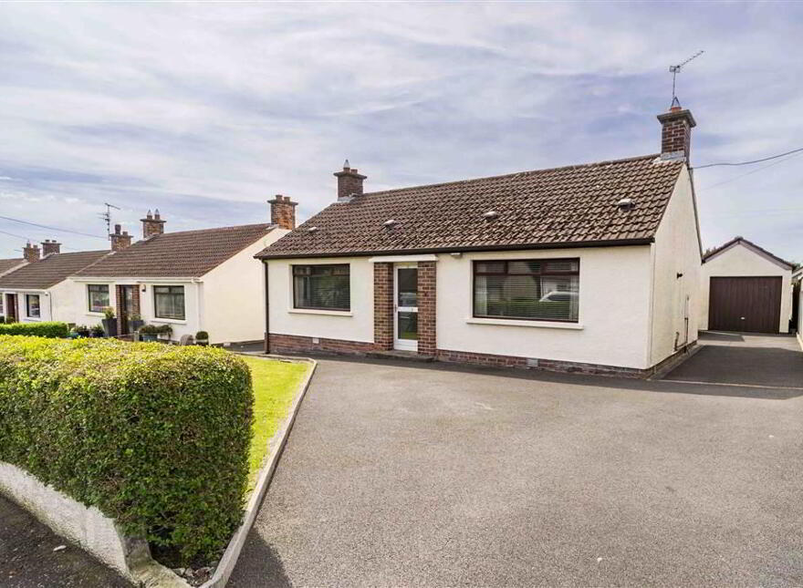 90 Woodland Park, Lisburn, BT27 4PG photo