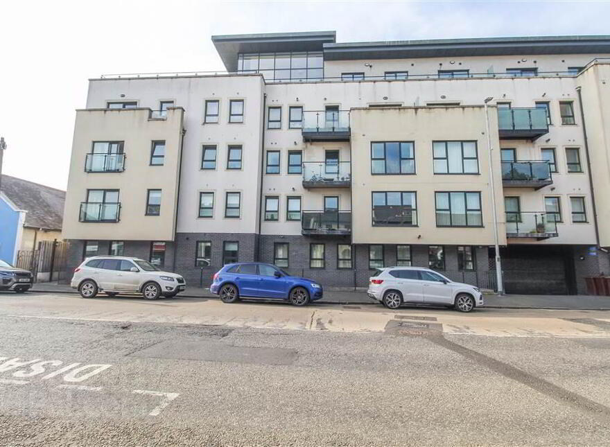 Apt, 31 Newtown Building, Newtownards, BT23 7FG photo